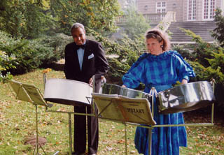 Felix and Carol Walroud perform at the mansion "Iveke" in Wassenaar