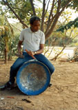 De "pan" wordt afgekapt van de drum